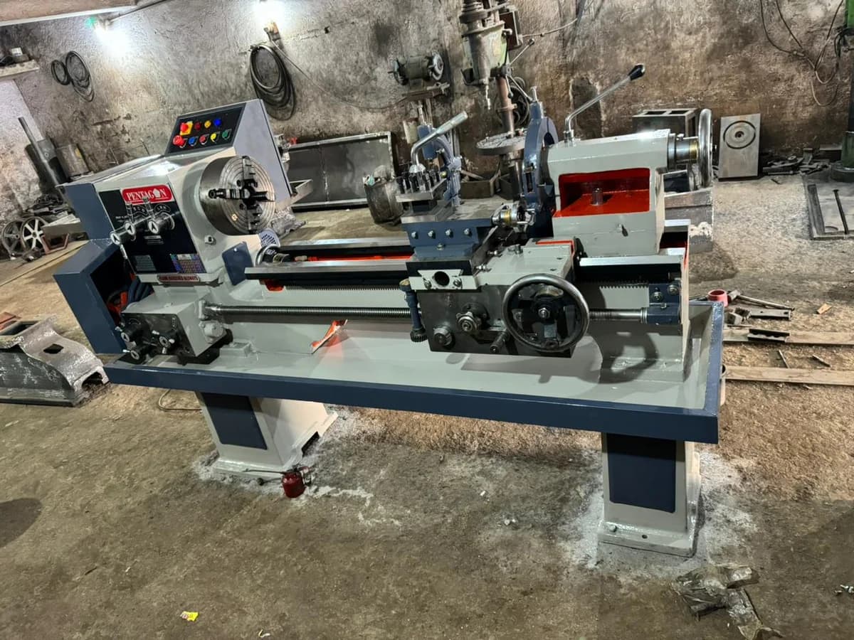 Geared Head Light Duty Lathe Machine model LDAGL-1370/4'6" — image 4