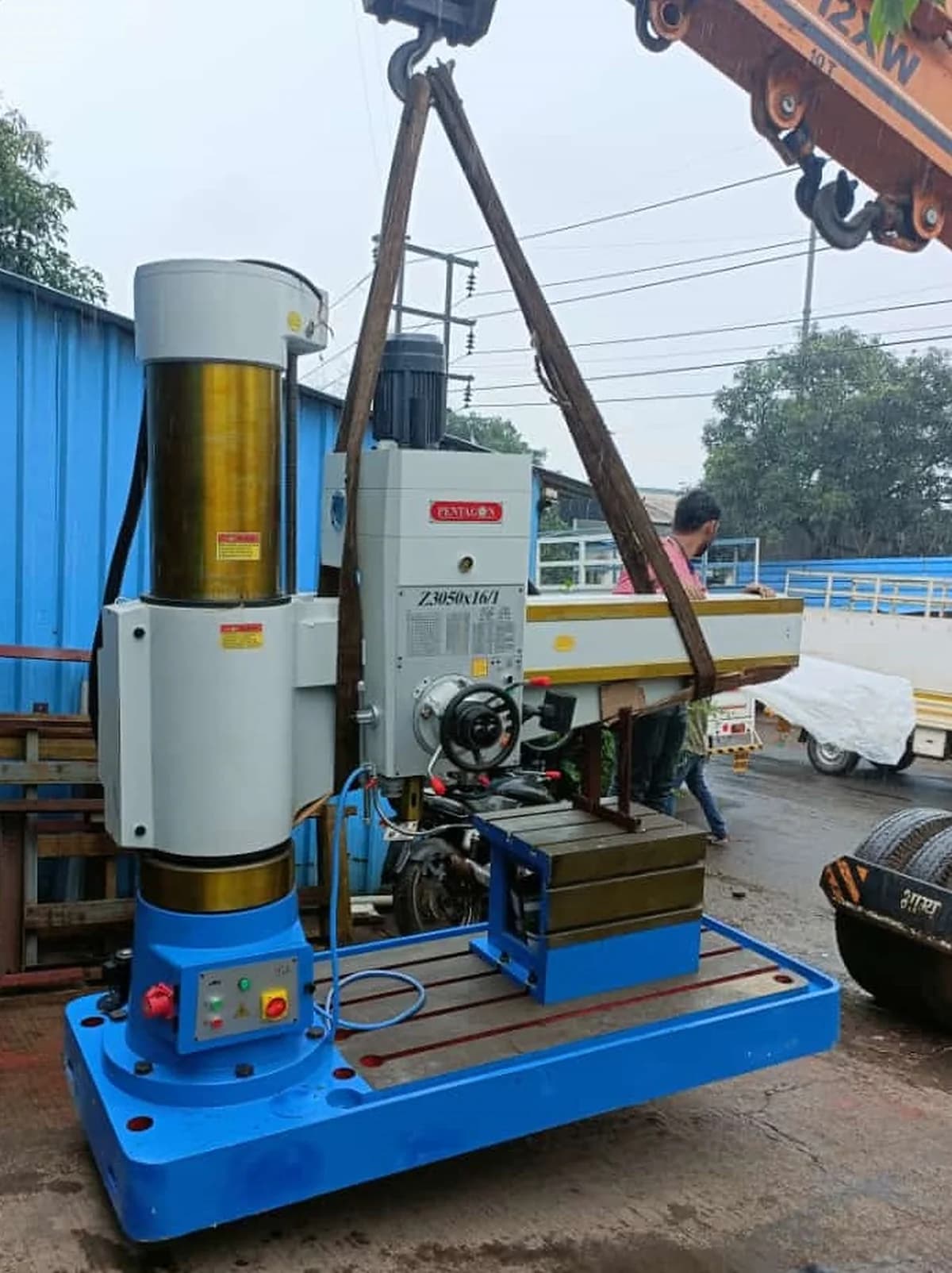 All Geared Auto Feed Radial Drilling Machine with Hydraulic Locking and Feeding Mechanism — image 6