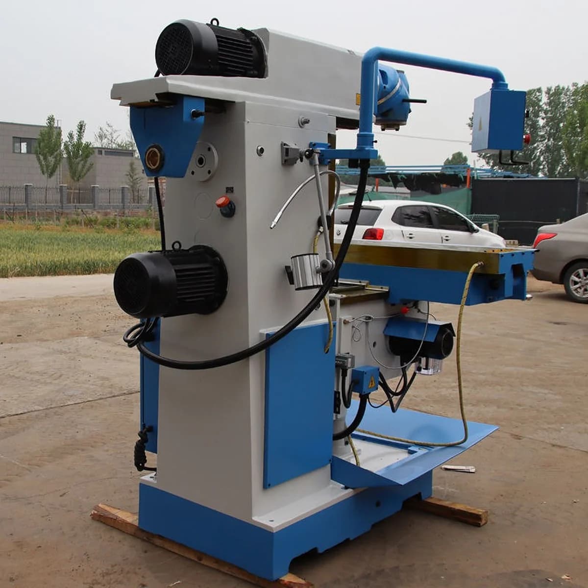 Universal Knee Type Geared Head Milling Machine — image 4