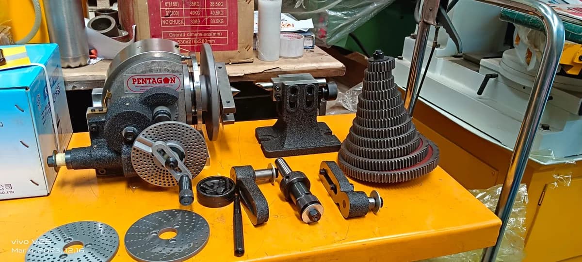 High Precision Universal Dividing Head — image 22