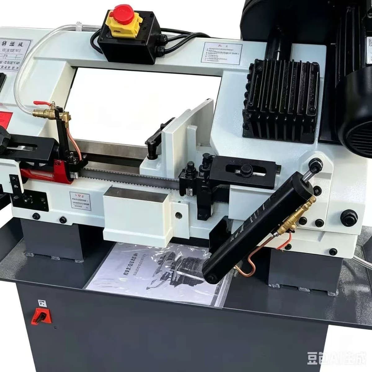 BS Series Hydraulic Swing/Miter Type Metal Cutting Bandsaw Machine — image 10