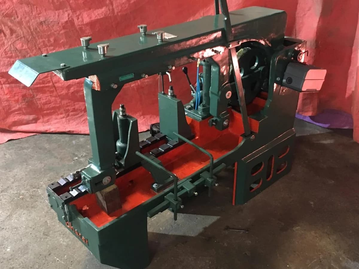 PENTAGON Metal Cutting Hydraulic power hack saw machine — image 3
