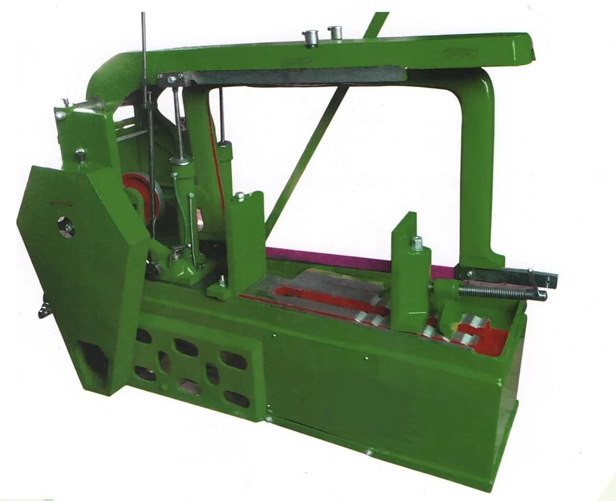 PENTAGON Metal Cutting Hydraulic power hack saw machine — image 4