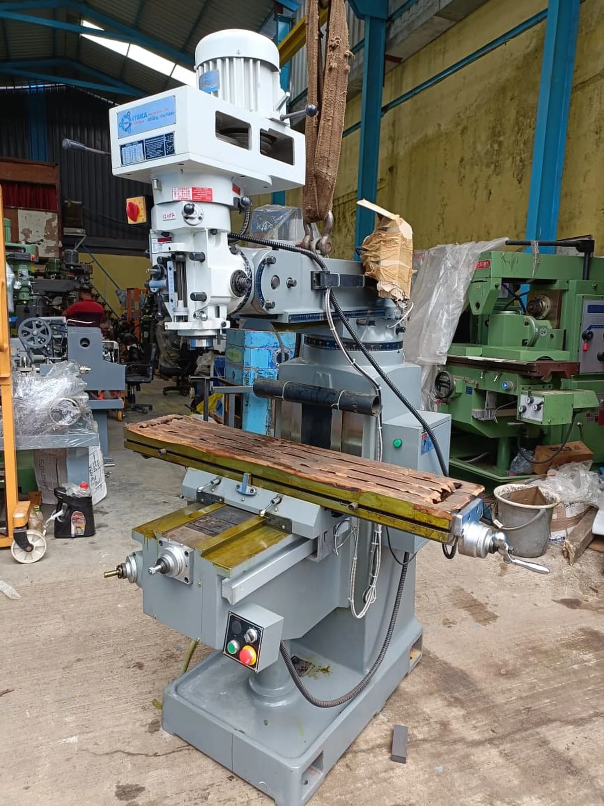 Taiwan ITAKA Vertical RAM Turret Milling Machine — image 5