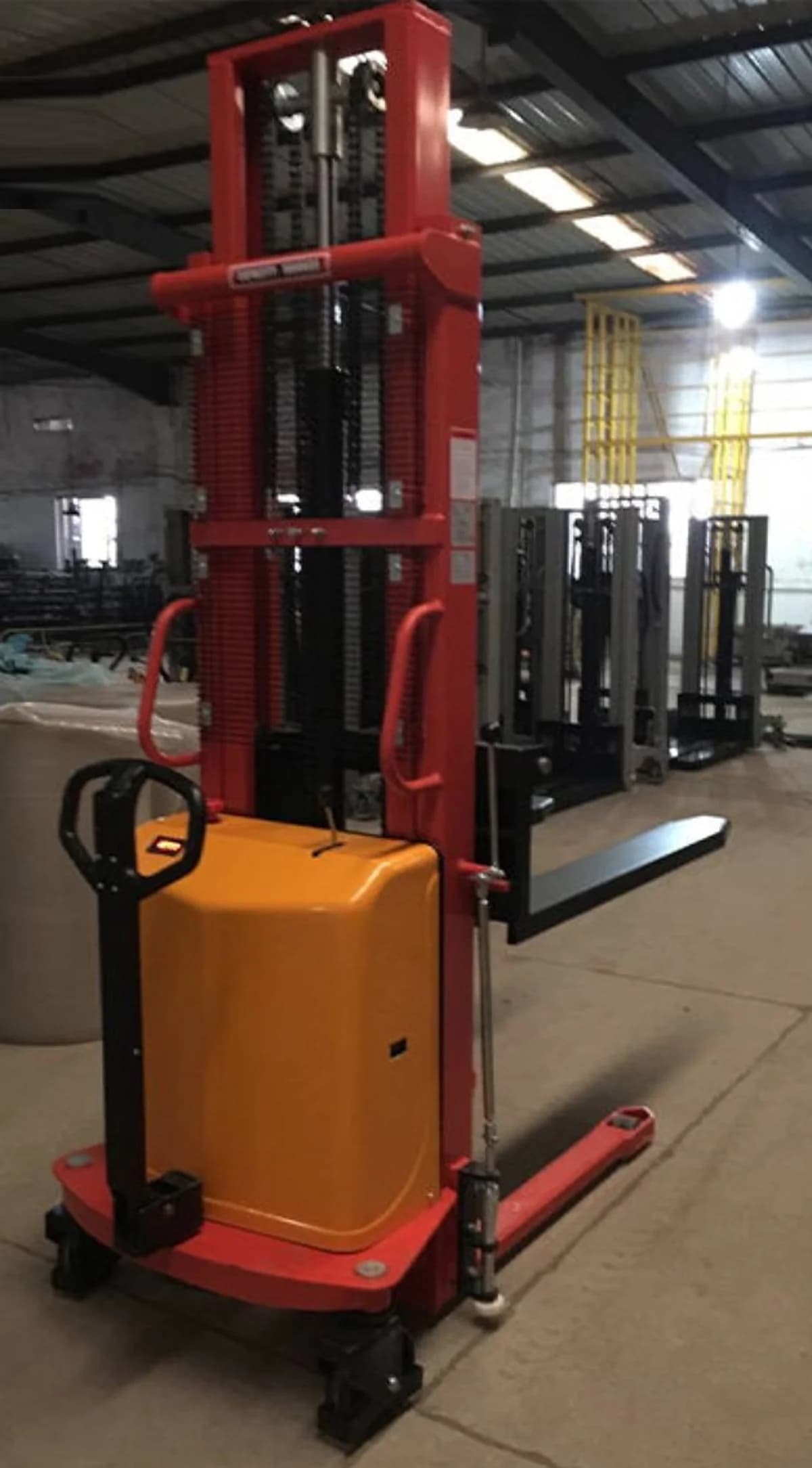 Battery Operated Semi Electric Stacker — image 10