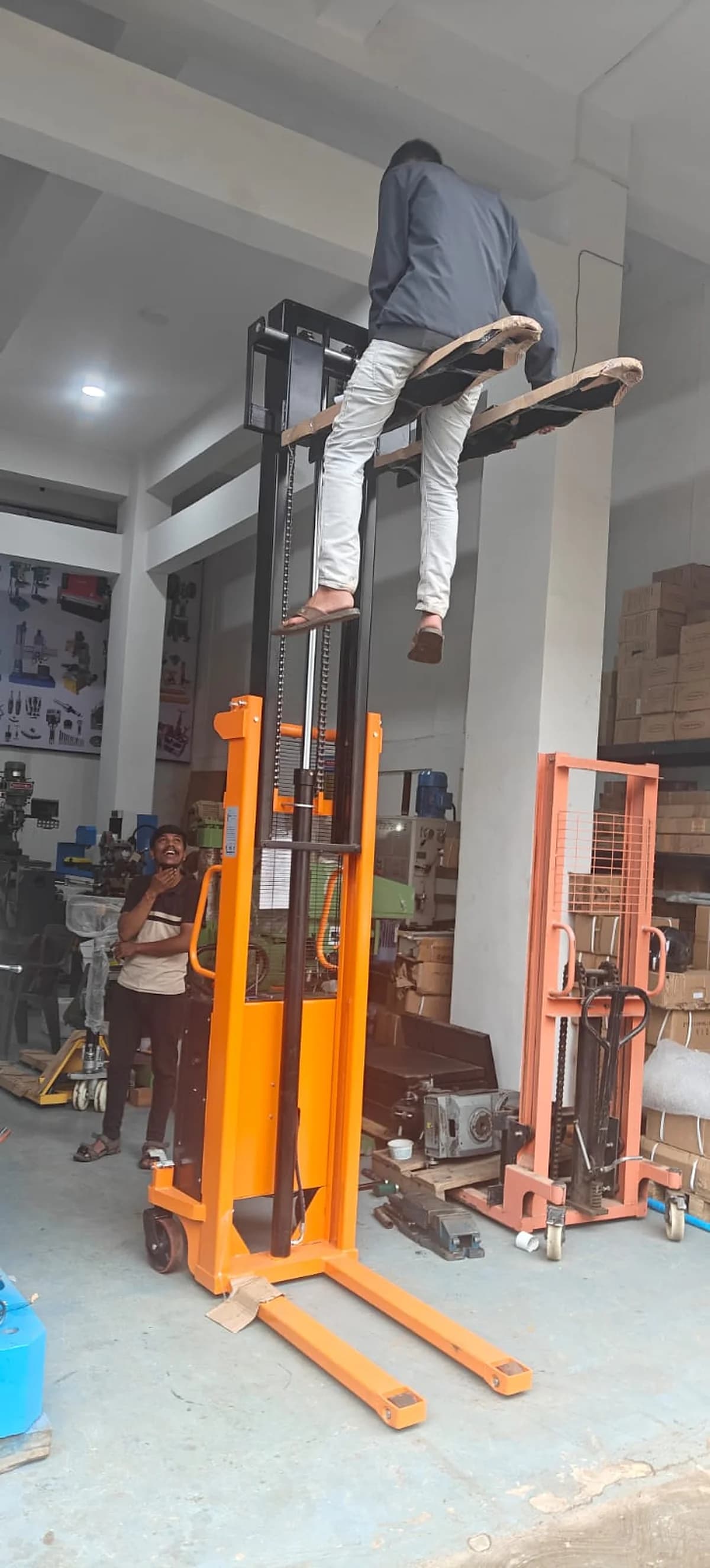 Battery Operated Semi Electric Stacker — image 15