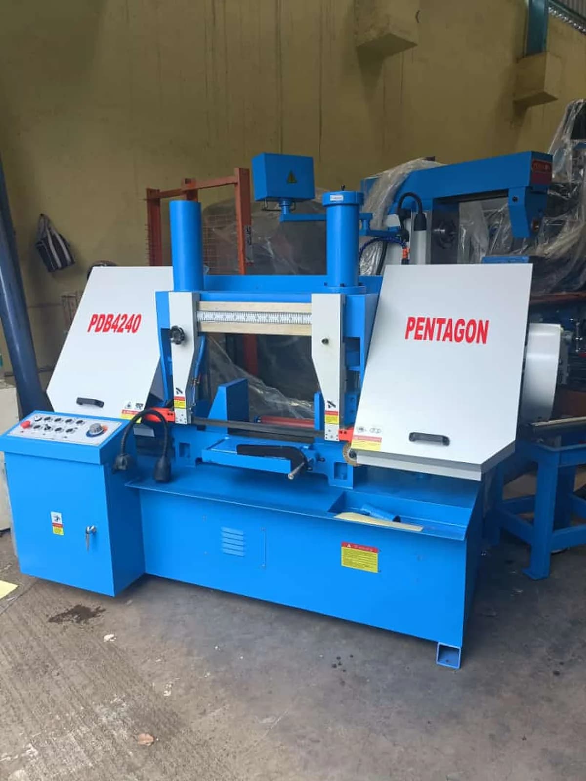 PENTAGON Hydraulic Double Column Rotary angle (45°/60°) Bandsaw Machine — image 16