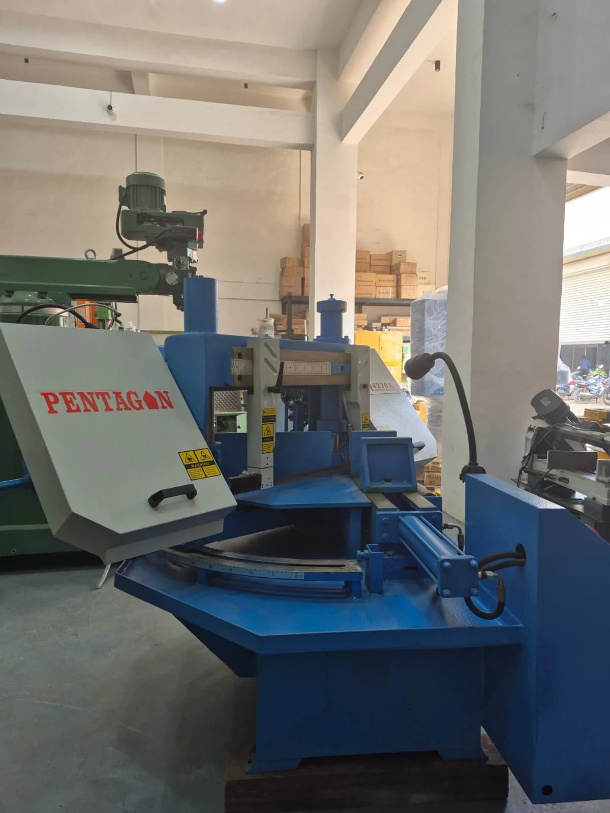 PENTAGON Hydraulic Double Column Rotary angle (45°/60°) Bandsaw Machine — image 18