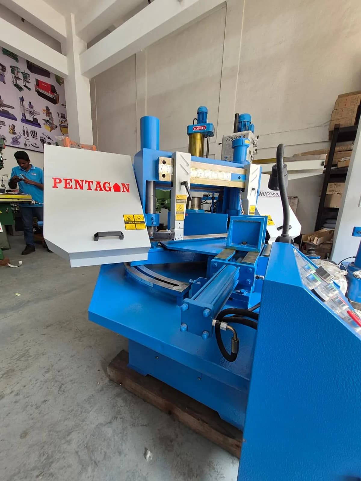 PENTAGON Hydraulic Double Column Rotary angle (45°/60°) Bandsaw Machine — image 22